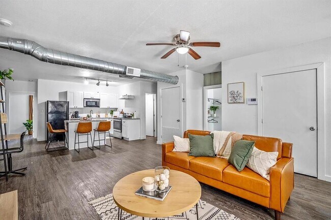 Building Photo - 4014 Dreyfus St
