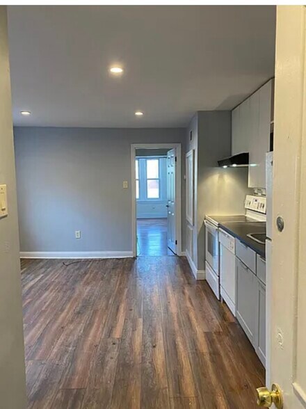 Building Photo - 405 S 22nd St