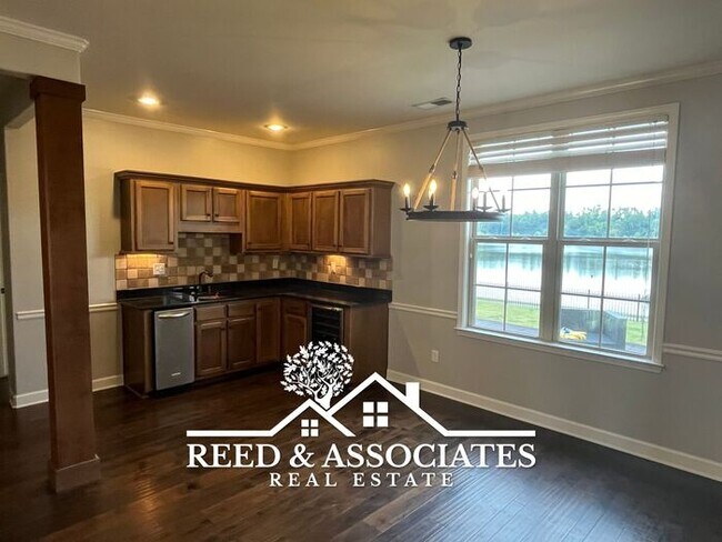 Building Photo - 4 Bedroom Arlington Home with a Lakeside Lot