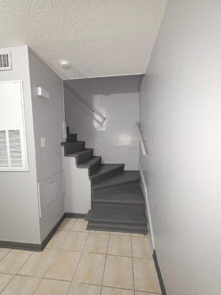 Building Photo - 7843 Sail St