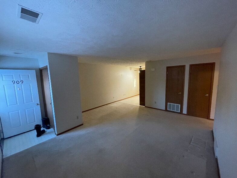 Building Photo - 909 Indian St