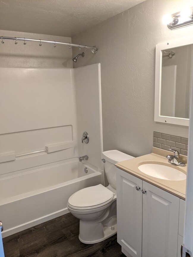 Building Photo - Nice 2-Bedroom, 1-Bath Corner Lot Home In Springfield!