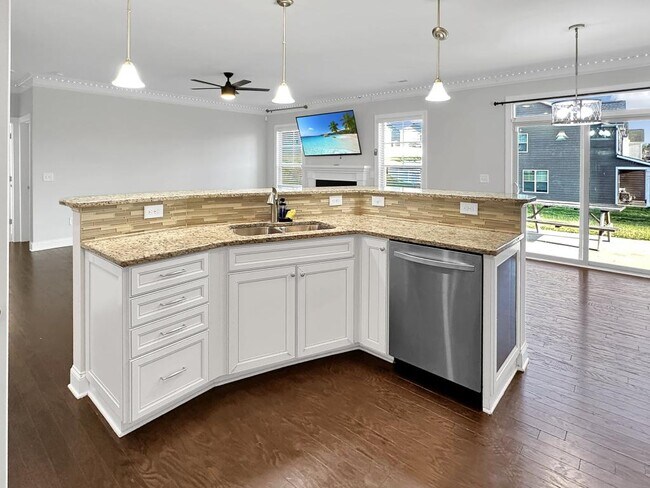 Building Photo - 1102 Dartmouth Dr