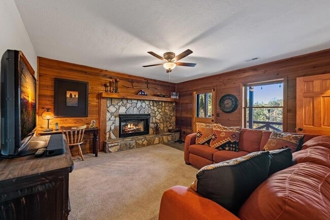 Building Photo - 212 Dogpatch Ln