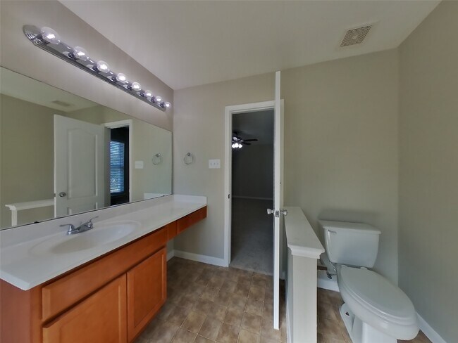 Building Photo - 10914 Tipton Oaks Dr