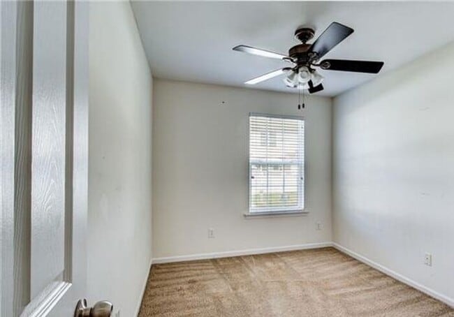 Building Photo - 3BR Townhome • In-Unit W/D • Trash Included in Fort Mill