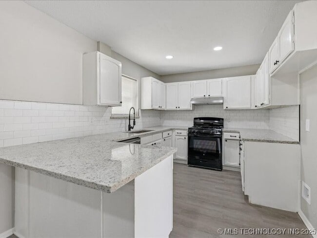 Building Photo - 3001 S Ash Ct