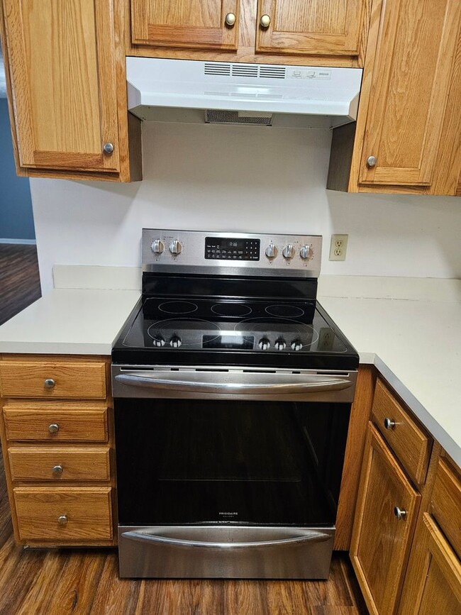 Building Photo - 104 Bitter Sweet Rd