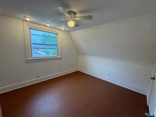 Building Photo - 3724 Hillman St