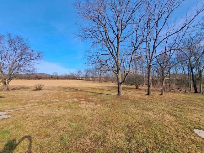 Building Photo - 3 Bed / 1-1/5 Bath Single Family Home w/Attached 2-Car Garage