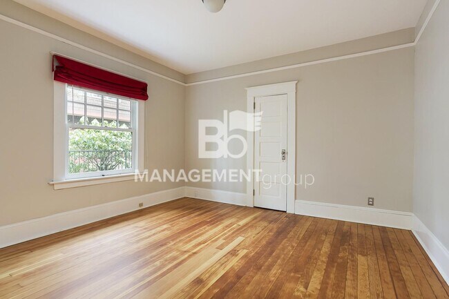 Building Photo - Stunning Historic Bungalow Just Minutes From City Center!