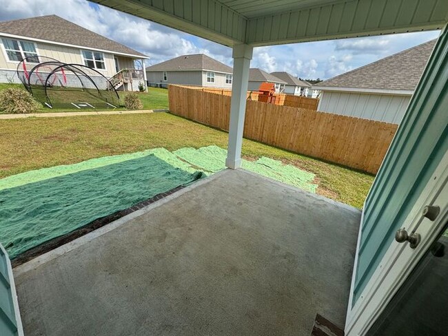 Building Photo - Pensacola - Deer Run - 4 bed, 2 bath w/ co...