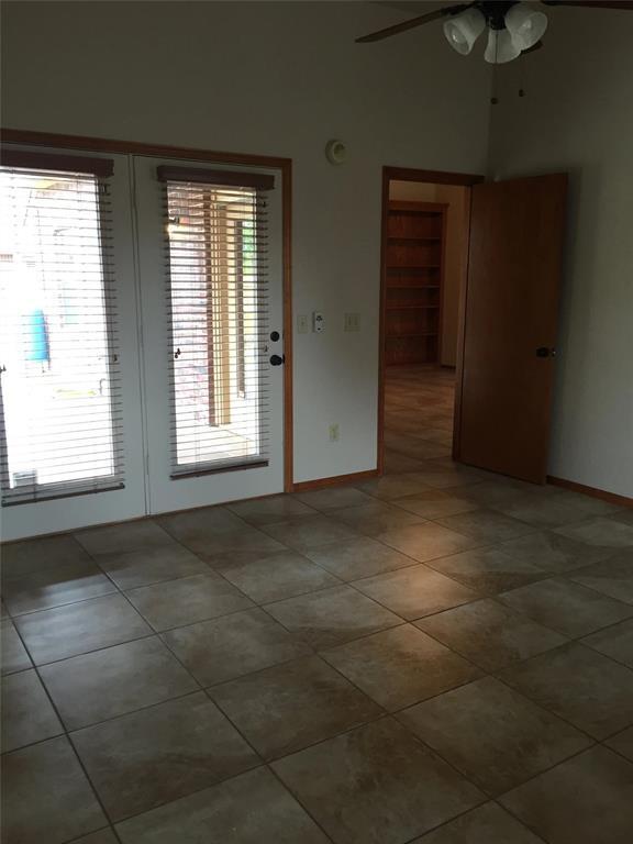 Building Photo - 4101 Drawbridge Ln