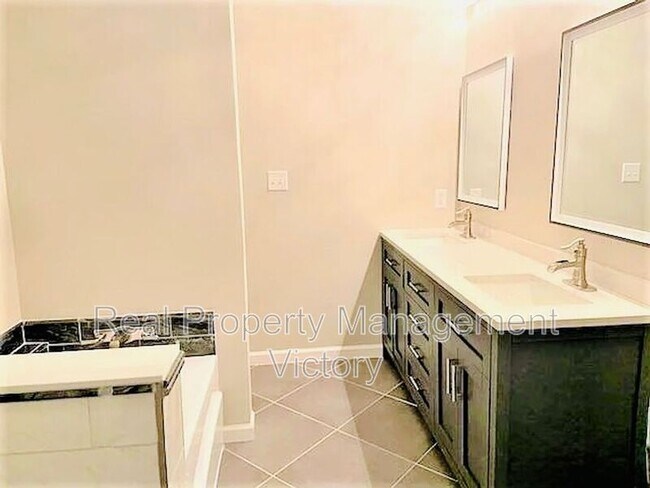 Building Photo - 1199 Berwick Rd