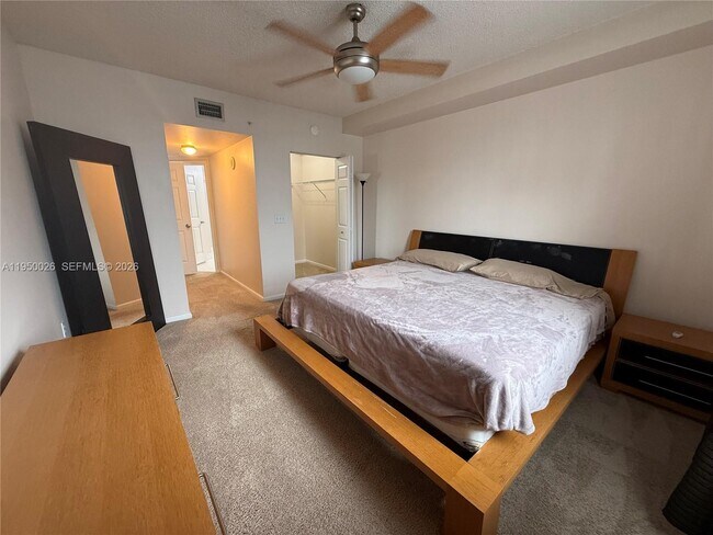 Building Photo - 17150 N Bay Rd