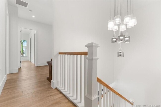 Building Photo - 55 SE Seminole St