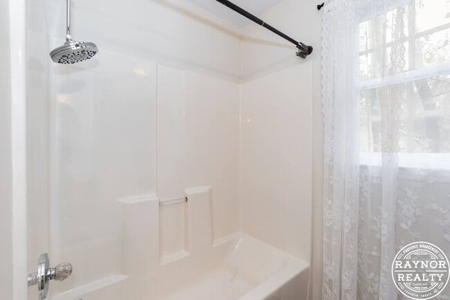 Building Photo - 810 Tacy Pl