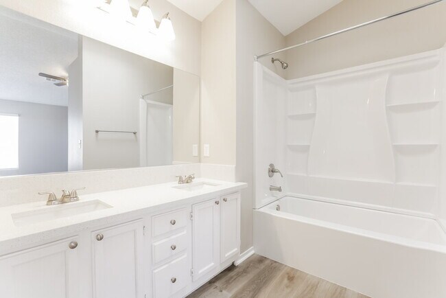 Building Photo - 3300 Sonterra Cir