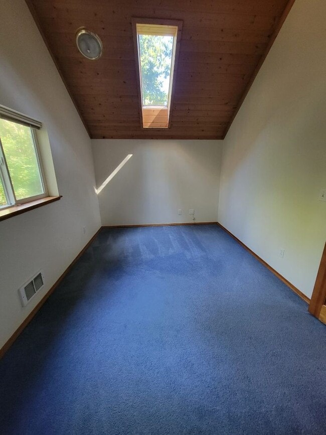 Building Photo - Storybook Cottage with Utilities Included!!