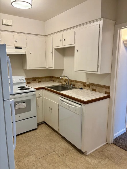 Building Photo - Hilton Arms