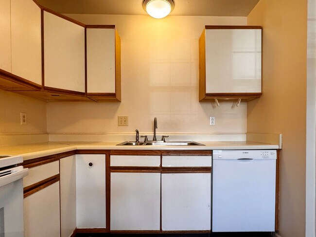 Building Photo - 1176 Rose Arbor Ct