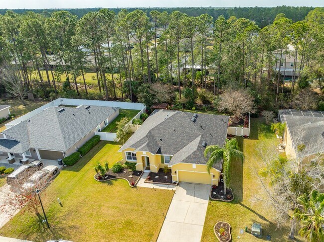 Building Photo - Beautifully maintained and move-in ready, ...