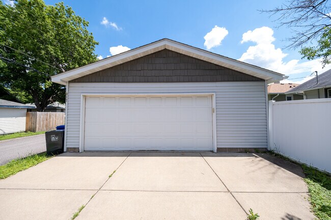 Building Photo - 817 Central Ave W