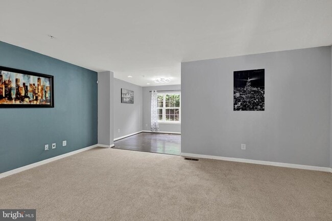 Building Photo - 713 English Ivy Way