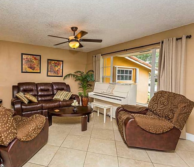 Building Photo - 9910 SW 73rd St