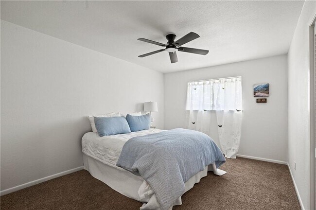 Building Photo - 4 Bedroom