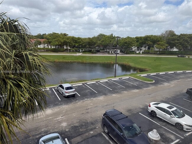 Building Photo - 3330 Pinewalk Dr N