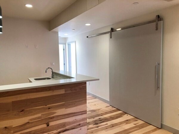 Building Photo - 163 Newbury St