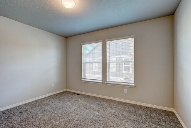 Building Photo - 884 Winding Brk Dr