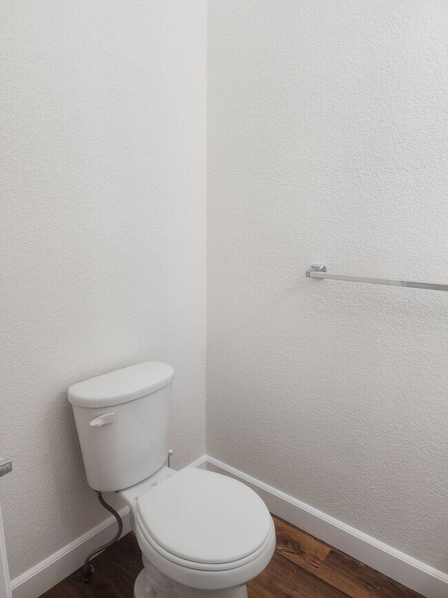 Building Photo - Cute 3 bedroom, 2.5 bath two story home with 1448 sq ft of living space