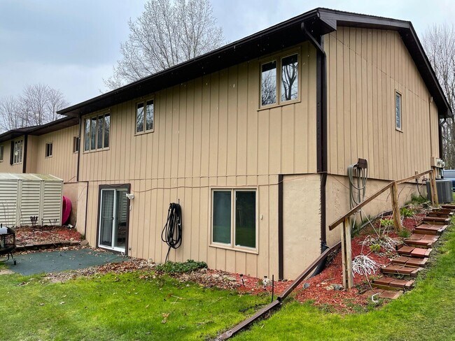 Building Photo - 116 Heather Hills Dr