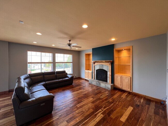 Building Photo - Large Beautiful Home off Toll Rd, South Reno