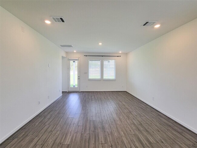 Building Photo - "Charming 4-Bed Retreat on Primrose Myrtle Ln, Cypress - Spacious Living with 2.5 Baths!"