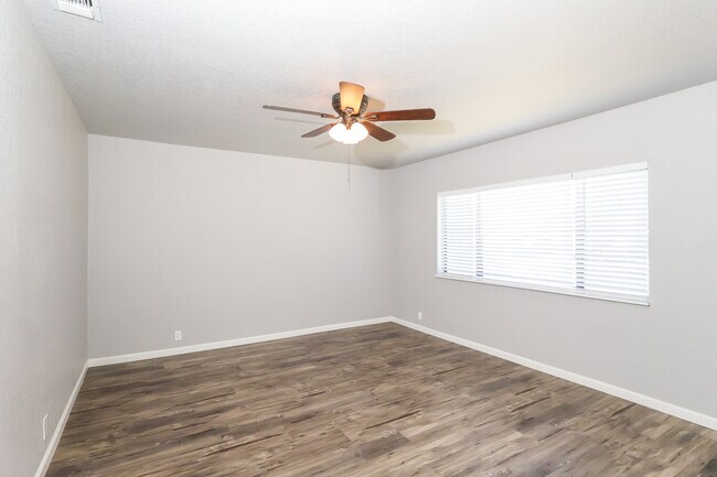 Building Photo - 1497 Claremont Dr
