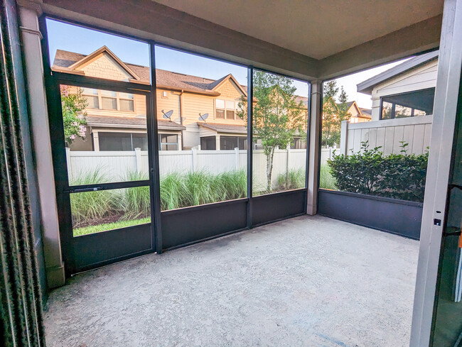 Screened In Porch - 7001 Butterfly Ct