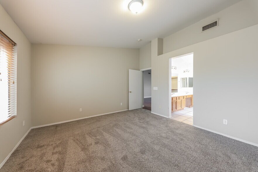 Building Photo - 7205 W Los Gatos Dr