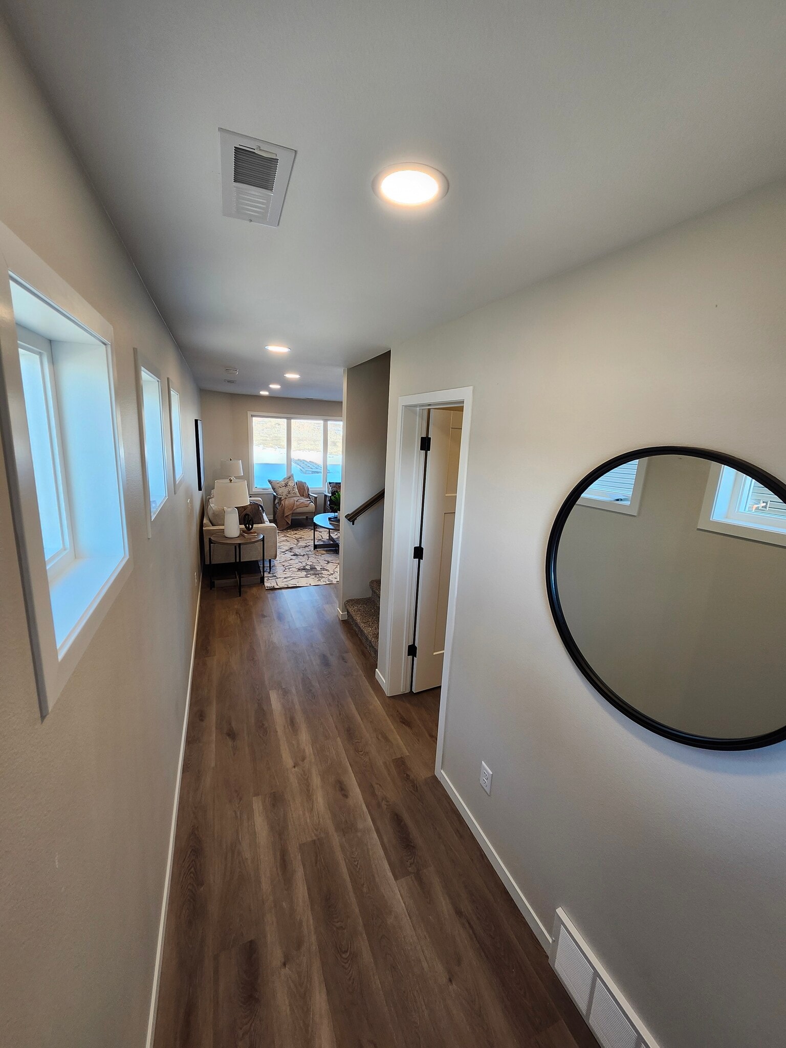 Main entrance hallway - 5316 Welder Ave