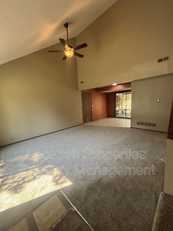 Building Photo - 2401 Sequoia Ct