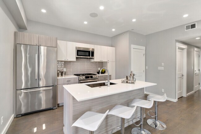 Building Photo - 18 Armandine St