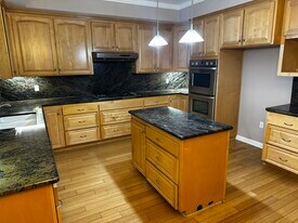 Building Photo - 5560 Buffalo Ave