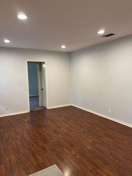 Building Photo - 909 Sunnyvale Dr