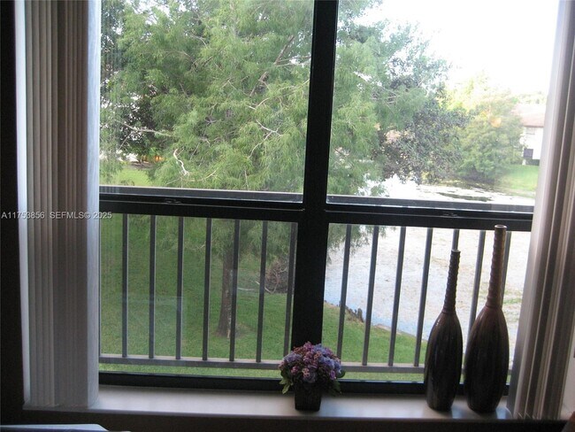 Building Photo - 3299 Cocoplum Cir