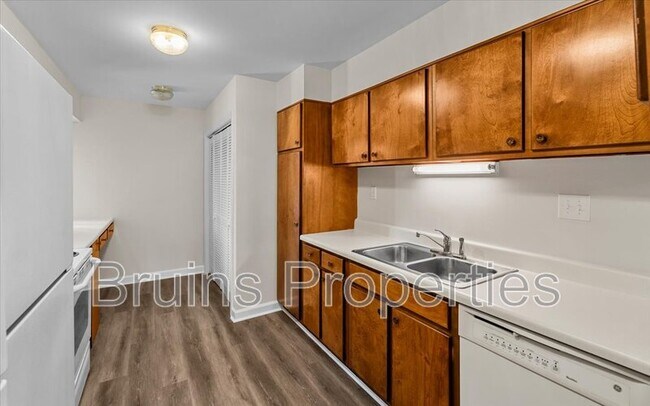 Building Photo - 1522 Benjamin Pkwy