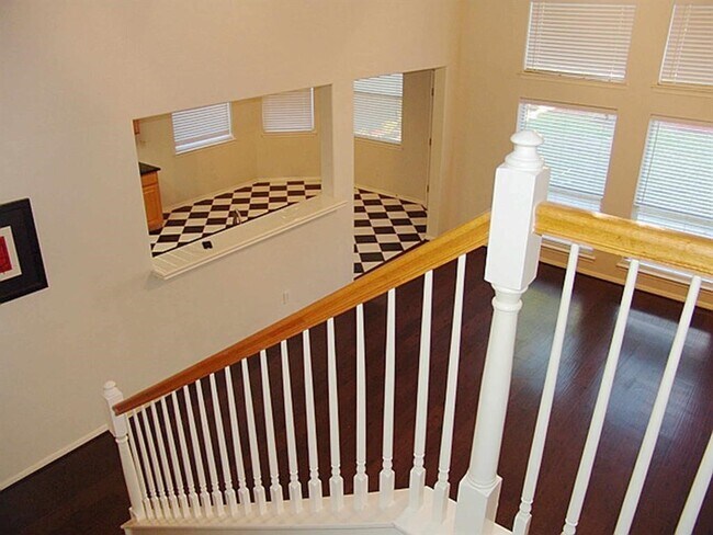 Building Photo - 3127 Edgewood Dr