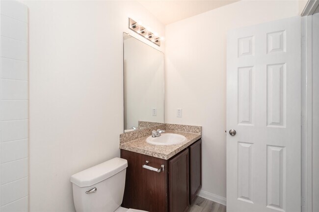 Building Photo - 3914 Calgary Cir