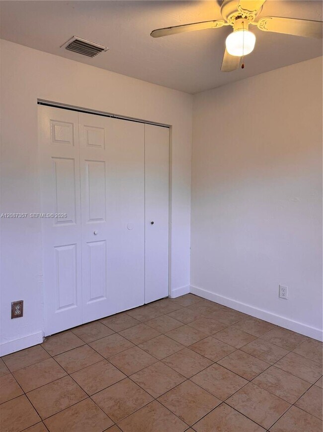 Building Photo - 3625 SW 70th Ave